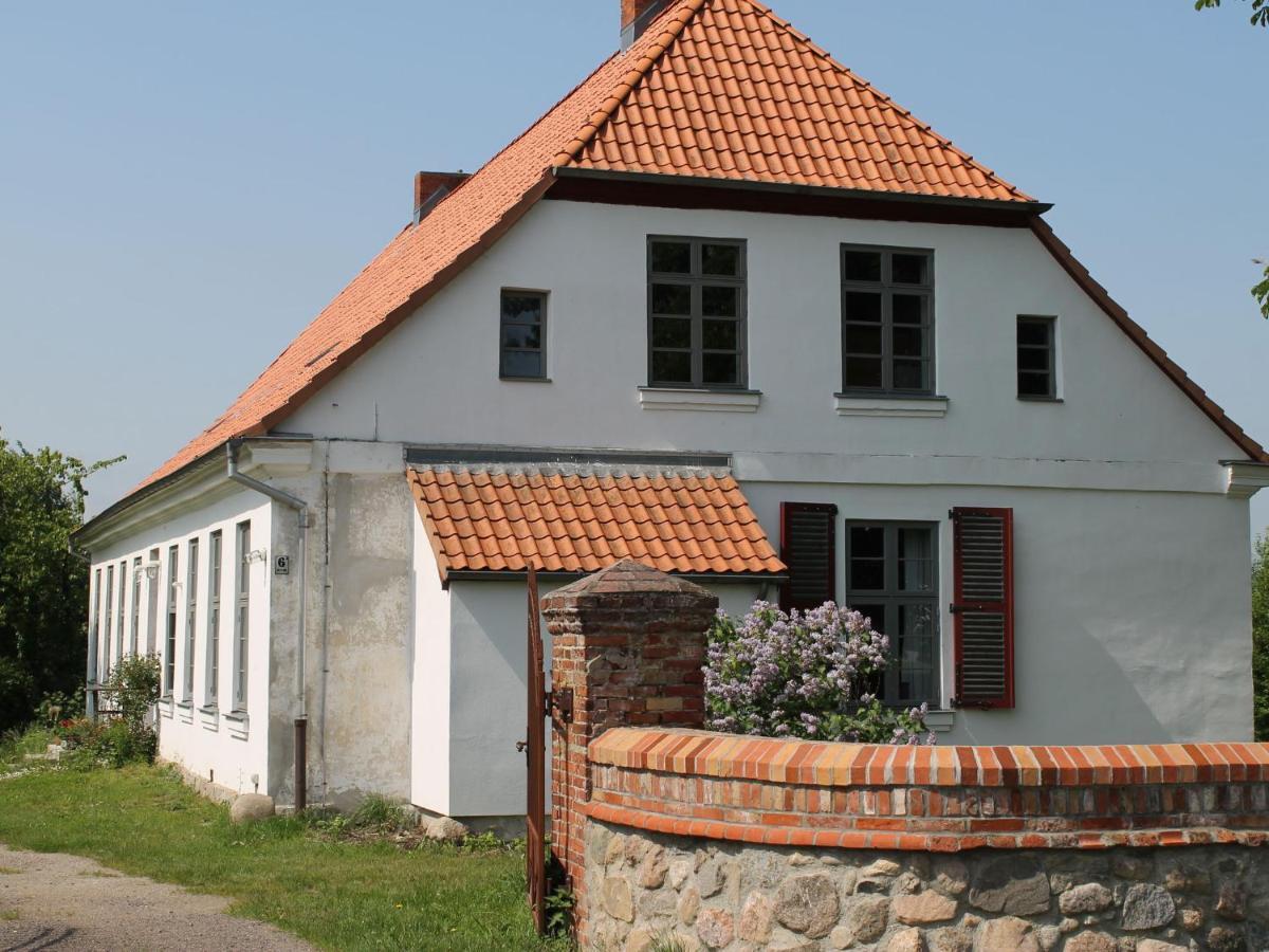 Holiday Apartment In Steffenshagen With Garden Rum bild